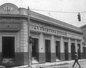 Yauco Auto Garage1976 Edifio Comercial Abruña 1.jpg